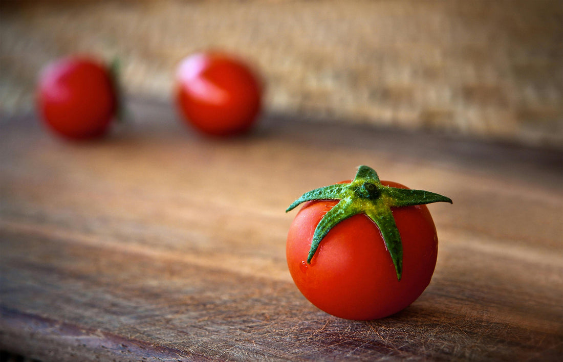 A picture of an organic tomato 